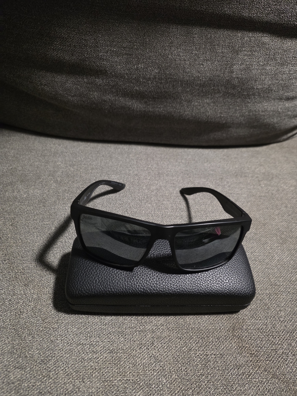 Men's Black Polarized Sunglasses - Classic UV Protection Hobie